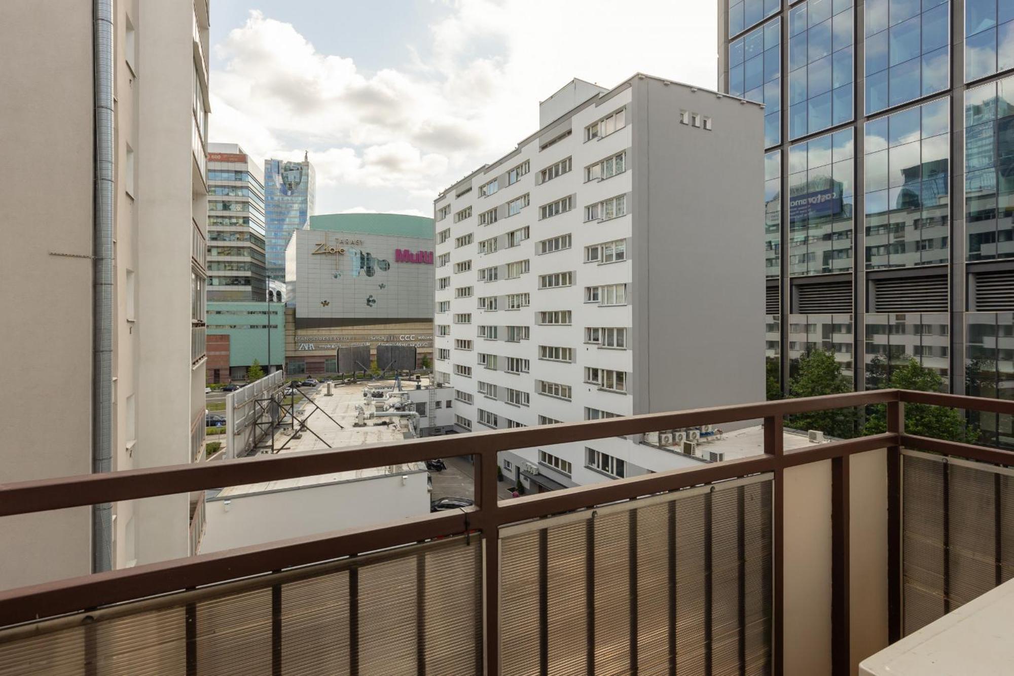 City Center Chmielna 100 ワルシャワ エクステリア 写真
